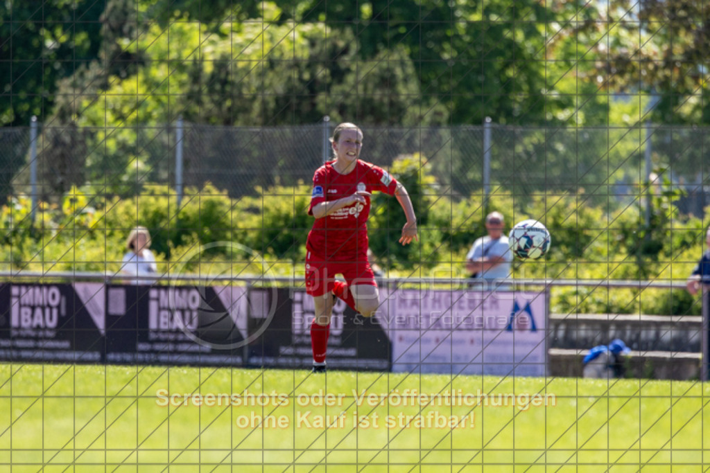 20250510_153326_0742 | #,1.FC Donzdorf (rot) vs. Karlsruher SC (blau), Fussball, EnBW-Oberliga B -Juniorinnen, 23. Spieltag, Saison 2024/2025, Rasenplatz, Lautertal Stadion, Süßener Straße 16, 73072 Donzdorf, 10.05.2025 - 14:00 Uhr,Foto: PhotoPeet-Sportfotografie/Peter Harich