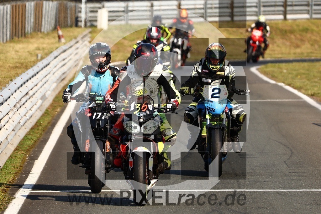 0121-20240720_03926 | Schöne Erinnerungen an spannende Momente - das festzuhalten ist unser Job. PIXELrace.de ist seit 2003 auf den Rennstrecken Europas unterwegs um die Action draußen beim Fahren und die wunderbare Stimmung imm Fahrerlager für euch einzufangen.