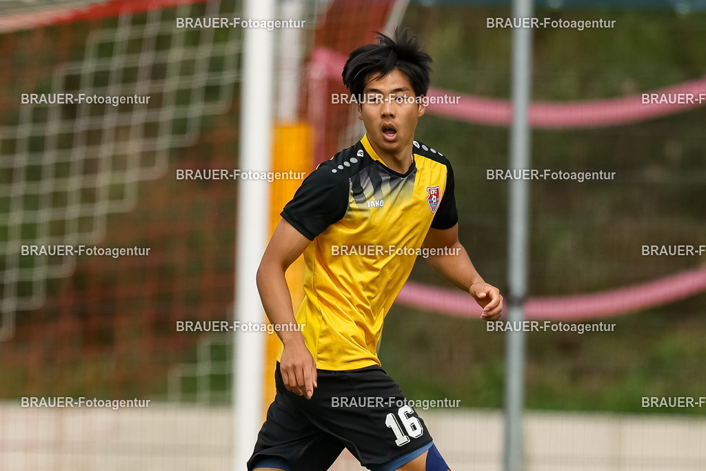 1_SVSKFC_20250726_0177.JPG -  - SV Schermbeck - KFC Uerdingen  - Testspiel | Schermbeck, Deutschland, 26.07.25: Seongsun You (KFC Uerdingen) schaut während des Testspiel Spiels zwischen SV Schermbeck - KFC Uerdingen  in der Volksbank Arena am 26. July 2025 in Schermbeck, Deutschland. (Foto von Stefan Brauer/Brauer-Fotoagentur)