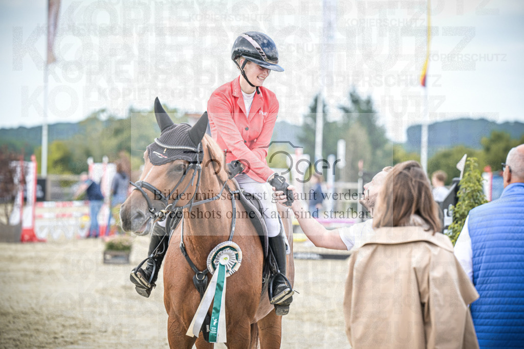 DOS_0107 | Entdecke hochwertige Reitturnierfotos von Foto Oger. Professionell, emotional und authentisch – jetzt Lieblingsmomente im Shop bestellen.Deutschlandweite Turnierfotografie. - Realisiert mit Pictrs.com