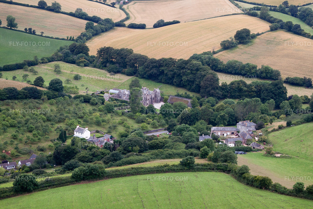 Aerial view: View of the town in Marldon in the state England, Great Britain. – Photo: IMG_19503.jpg taken on 07/20/2009 by Werner Riehm/FLY-FOTO.com – Resolution of the original: 4752 x 3168 px
