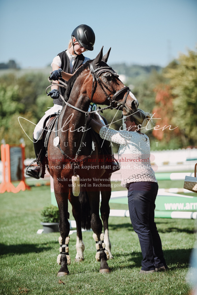 DSC_3355 | Pferde- und Turnierfotografie in Westsachsen. Pferdeportraits, Auftragszeichnungen und intuitive Kunst.