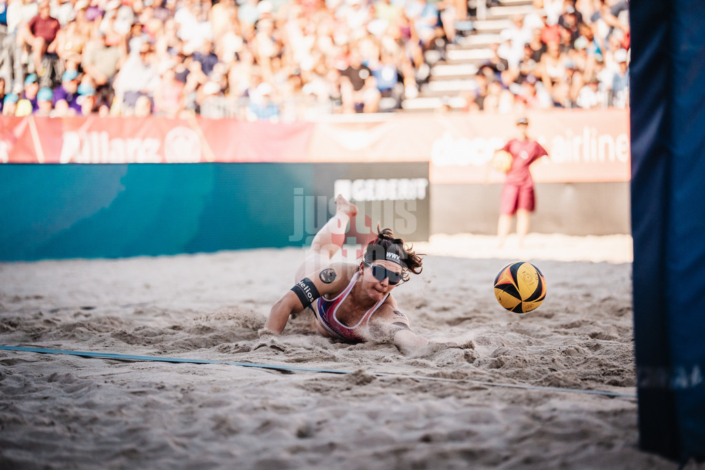 Beachvolleyball | Frauen | Finale |Deutsche Meisterschaften 2025 Timmendorfer Strand | 07.09.2025 | Anna-Lena Grüne springt zum Ball