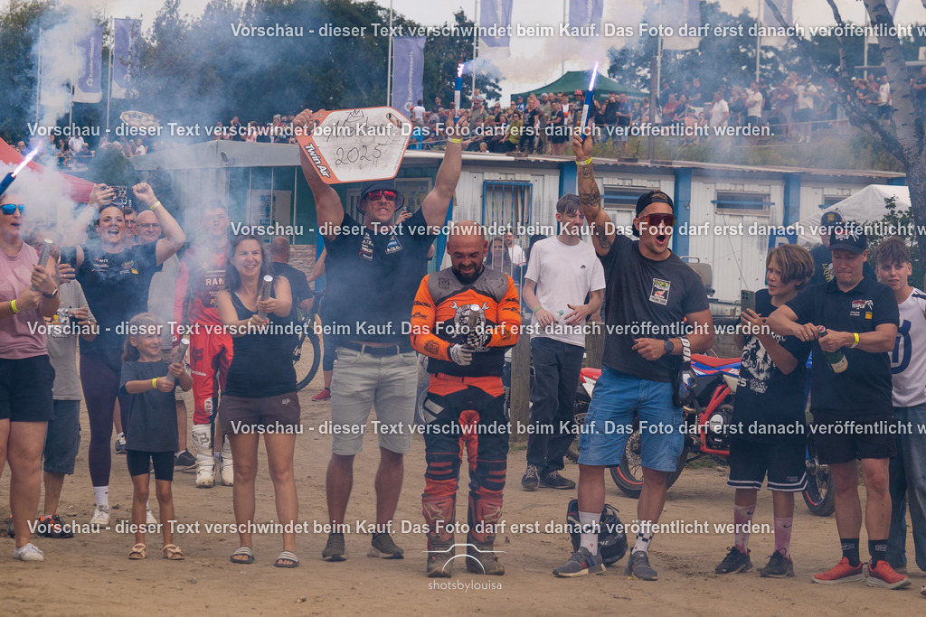 09_20_LM_Schenkenhorst-1816 | Sportfotografin aus Berlin-Brandenburg mit Fokus auf Motocross. Ich halte deine sportliche Leistung und echte Emotionen auf und neben der Strecke professionell fest. Entdecke die Fotos von deinem Rennen und bestelle sie direkt hier im Shop.