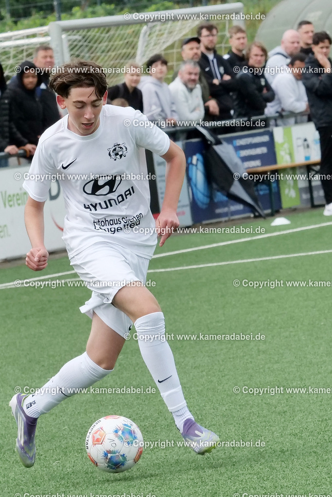 Fußball : C-Junioren : Aufstieg Regionalliga West : SUS 09 Dinslaken - Vfb 03 Hilden am 04.06.2026 in Dinslaken | Fußball : C-Junioren : Aufstieg Regionalliga West : SUS 09 Dinslaken (rotr Trikots)- Vfb 03 Hilden (weiße Trikots) am 04.06.2026 in Dinslaken - Realisiert mit Pictrs.com