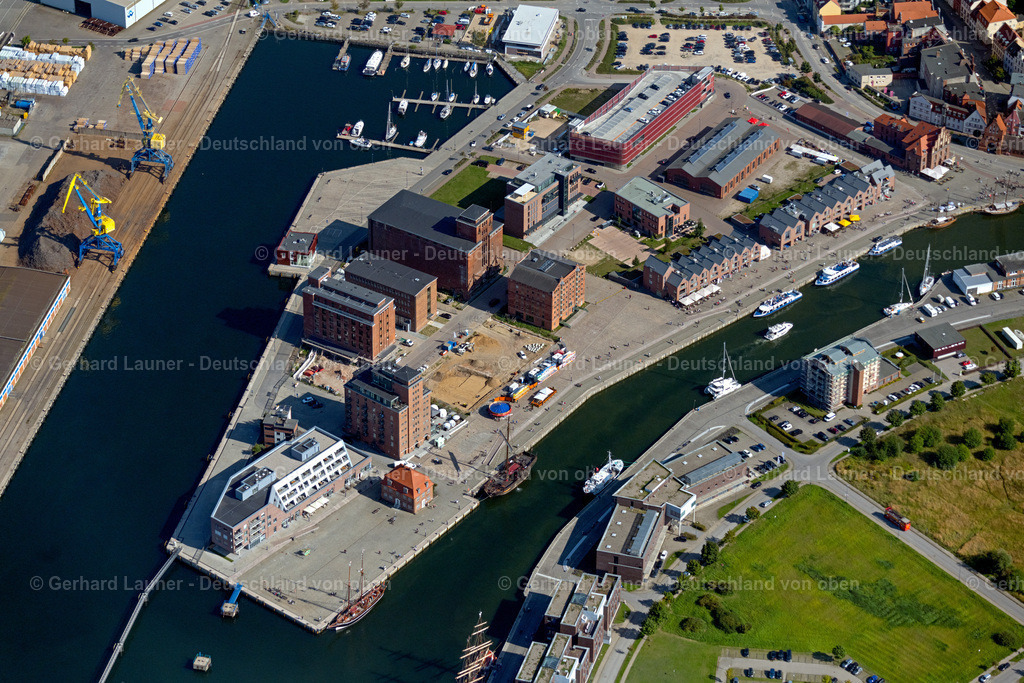 4062228 | WISMAR 08.09.2021 Hafen an der Meeres- Küste der Ostsee mit Alter Hafen und Wasserwanderrastplatz in Wismar im Bundesland Mecklenburg-Vorpommern, Deutschland. Weiterführende Informationen bei: Hansestadt Wismar. // Port on the seashore of the Ostsee with Alter Hafen and Wasserwanderrastplatz in Wismar in the state Mecklenburg - Western Pomerania, Germany. Further information at: Hansestadt Wismar. Foto: Gerhard Launer