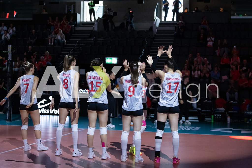 Georgia v Switzerland - CEV European League Women | KRIENS, SWITZERLAND - JUNE 12: MÉLINE PIERRET of Switzerland, SAMIRA SULSER of Switzerland, ALIX DE MICHELI of Switzerland, SARINA WIELAND of Switzerland, JULIE LENGWEILER of Switzerland and MERET AARDEN during the CEV European League match between Georgia and Switzerland at Pilatus Arena on June 12, 2026 in Kriens, Switzerland. - Realisiert mit Pictrs.com