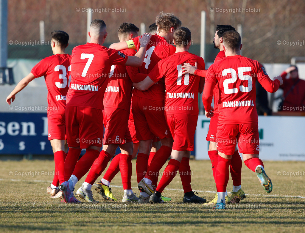 A_LUI_04032023_30 | SPORT,FUSSBALL LT1 OOE LIGA 2023 ASKOE OEDT-SC LUGSTEIN CABS FRIEDBURG 04.03.2023 IM BILD: DIE SPIELER VON OEDT JUBELN UEBER DEN AUSGLEICH FOTO:FOTOLUI