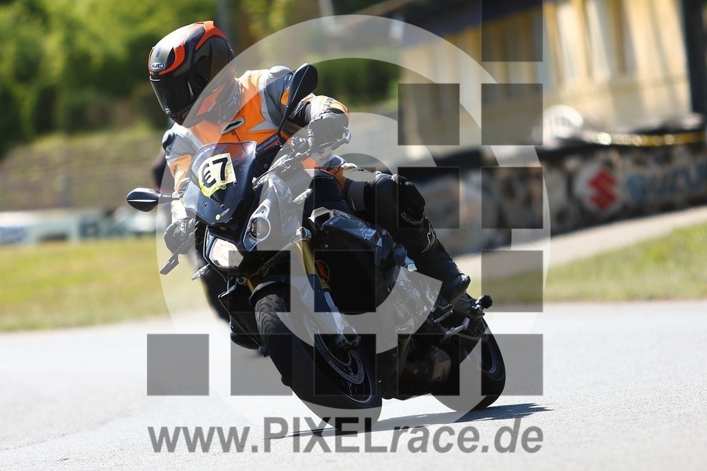 inst07-20250513_01368 | Schöne Erinnerungen an spannende Momente - das festzuhalten ist unser Job. PIXELrace.de ist seit 2003 auf den Rennstrecken Europas unterwegs um die Action draußen beim Fahren und die wunderbare Stimmung imm Fahrerlager für euch einzufangen.