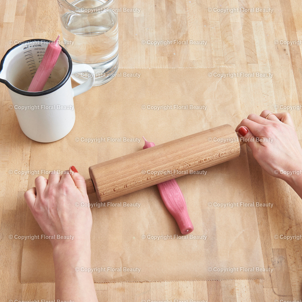 Kerzen eindrehen | Kerzen werden im Wasserbad erwärmt und dann eingedreht. Schöne decorative Formen entstehen. - Realisiert mit Pictrs.com