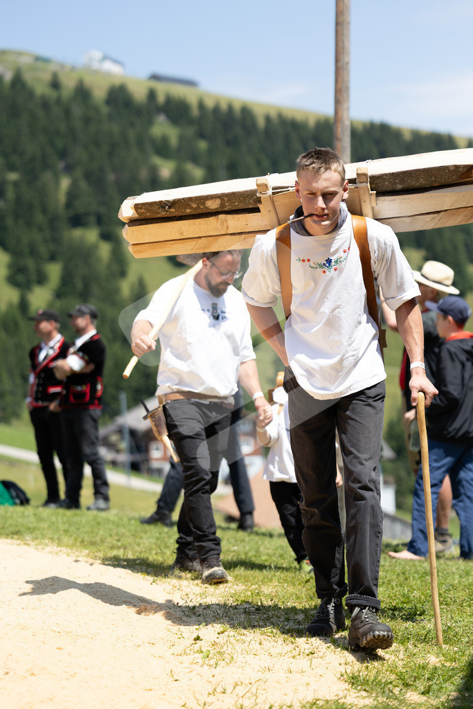 Rigi2025_2084 | Die Schwinger des Schwyzer Kantonalen Schwingerverbandes: Fotos, die Dynamik und Leidenschaft festhalten, sowie emotionale Momente aus dem traditionellen Schwingsport zeigen. - Realisiert mit Pictrs.com