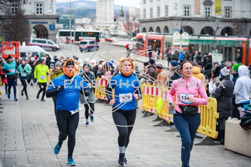 SILVESTERLAUF LINZ 25 | Linz, AUSTRIA, 31. Dezember 25, TRIRUN SILVESTERLAUF LINZ 25 , Image shows: 
Photo: WAPICS / BINDER Manuel