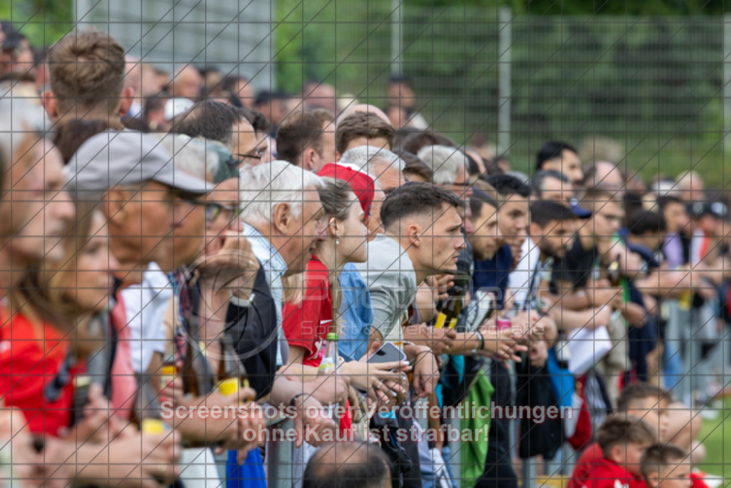 20250616_185406_0339 | #,  TV Eybach (weiß) vs. 1.FC Donzdorf II (rot), Fussball, Entscheidungsspiel 3 in Kreisliga A3 - Bezirk Neckar/Fils, Saison 2024/2025, Rasensportplatz, Staufenecker Str. 41, 73084 Salach, 16.06.2025 - 18:30 Uhr,Foto: PhotoPeet-Sportfotografie/Peter Harich