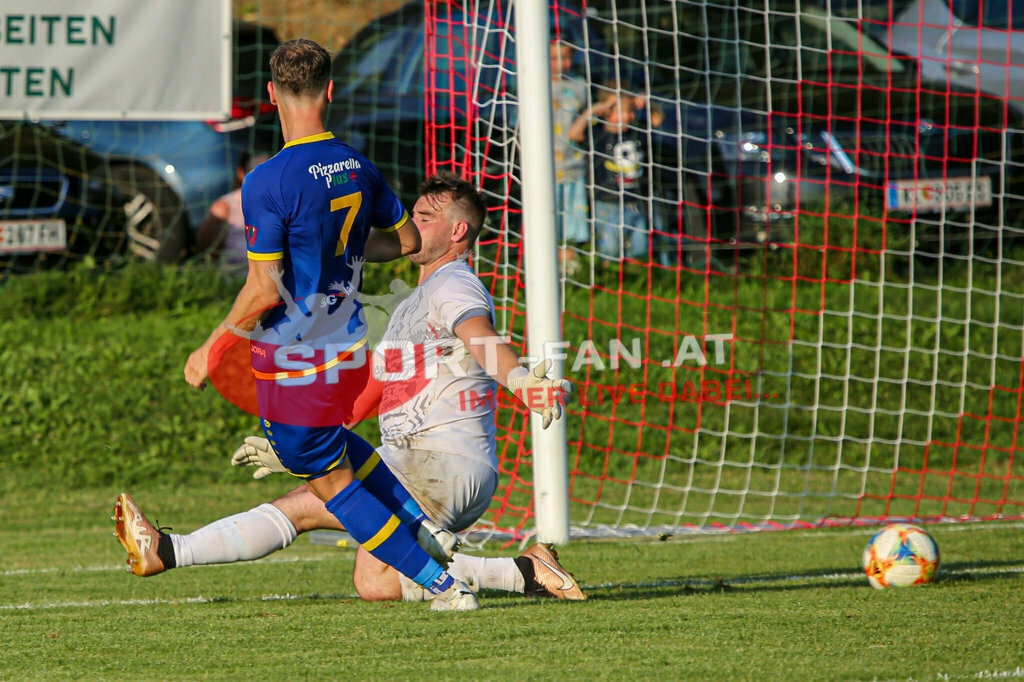 SK Maria Saal - DSG Ferlach 2-3, Unterliga Ost | Michael Krainer (DSG Ferlach #7) Manuel Jachs (SK Maria Saal #44) SK Maria Saal - DSG Ferlach 2-3 am 22.08.2023 in Maria Saal
(Sportplatz), Austria, (Photo by Ernst Krawagner sport-fan.at) - Realisiert mit Pictrs.com