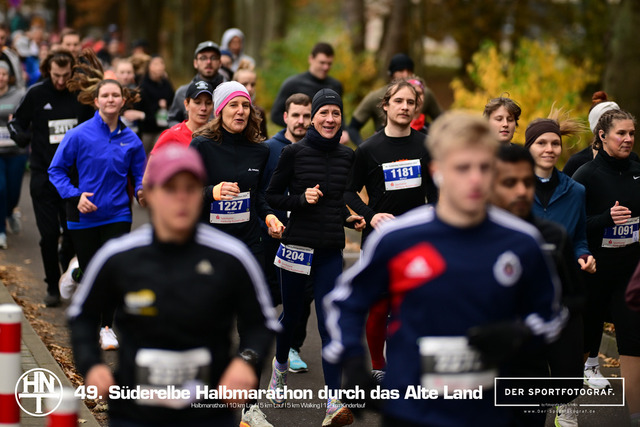 Süderelbe Halbmarathon 2025 I 09.11.2025 I Fotograf_DerSportfotograf.I 00425 | Der Sportfotograf. - Realisiert mit Pictrs.com