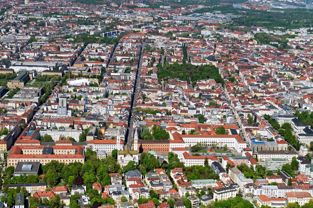 dr__0063270.jpg | MüNCHEN 29.04.2025 Verlauf der Straßenführung an der Schellingstraße in München im Bundesland Bayern, Deutschland. // Street - road guidance on street Schellingstrasse in Munich in the state Bavaria, Germany. Foto: Daniel Reiter