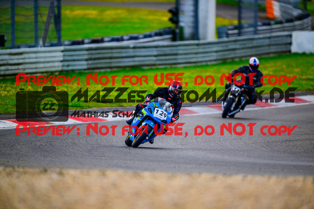 MaZZes_FotoMatrix_240717_6007705_8620 | GELB