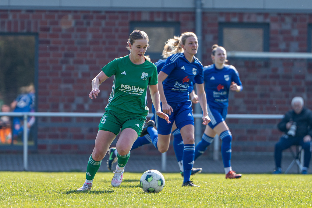 Fußball I Frauen I Saison 2025-2026 I Oberliga Niedersachsen I 17. Spieltag I TuS Lutten - BW Hollage I 12865 | jns.sportfotos - Realisiert mit Pictrs.com