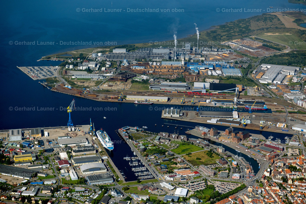 4062177 | WISMAR 08.09.2021 Hafenanlagen an der Meeres- Küste der Ostsee in Wismar an der Ostseeküste im Bundesland Mecklenburg-Vorpommern, Deutschland. Weiterführende Informationen bei: Seehafen Wismar GmbH. // Port facilities on the seashore of the Baltic Sea in Wismar at the baltic coast in the state Mecklenburg - Western Pomerania, Germany. Further information at: Seehafen Wismar GmbH. Foto: Gerhard Launer