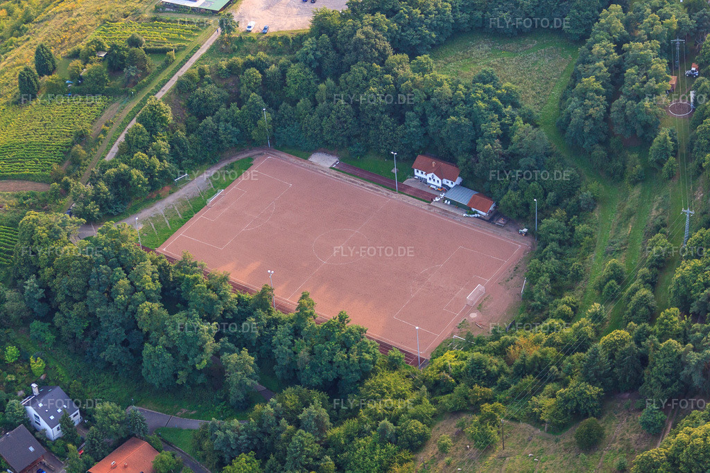 Luftbild: Sportplatz Sankt Martin im Ortsteil SaintMartin in Sankt Martin im Bundesland Rheinland-Pfalz in Deutschland. Foto: IMG_33070.jpg vom 04.09.2010 durch Werner Riehm/FLY-FOTO.de