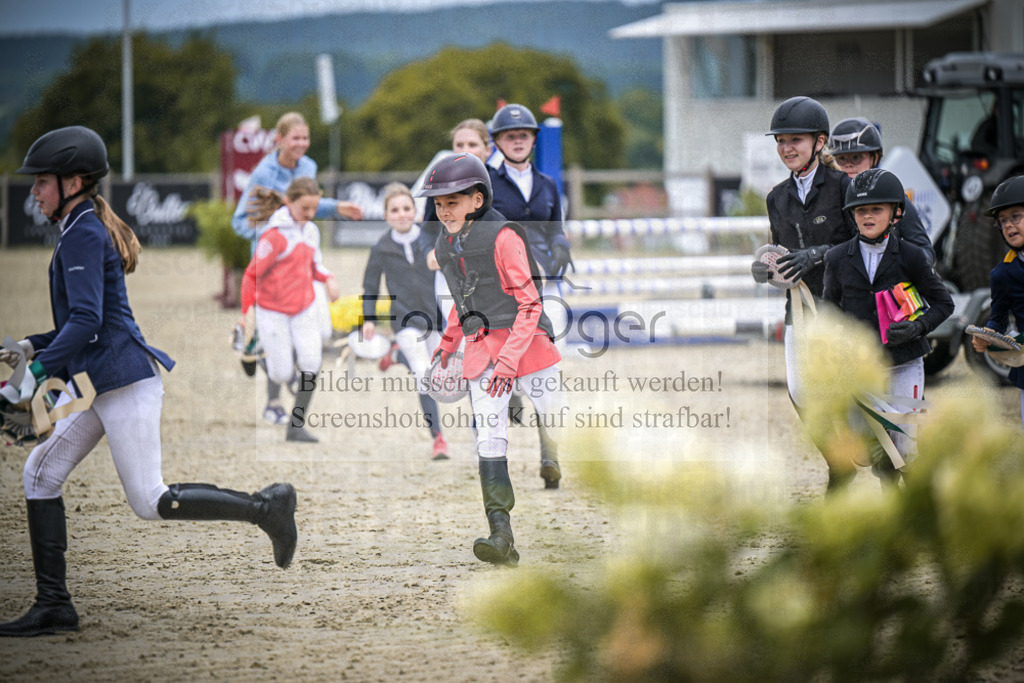 DOS_0125 | Entdecke hochwertige Reitturnierfotos von Foto Oger. Professionell, emotional und authentisch – jetzt Lieblingsmomente im Shop bestellen.Deutschlandweite Turnierfotografie. - Realisiert mit Pictrs.com