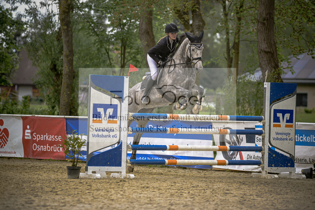 20240505-DOS_1385 | Entdecke hochwertige Reitturnierfotos von Foto Oger. Professionell, emotional und authentisch – jetzt Lieblingsmomente im Shop bestellen.Deutschlandweite Turnierfotografie. - Realisiert mit Pictrs.com