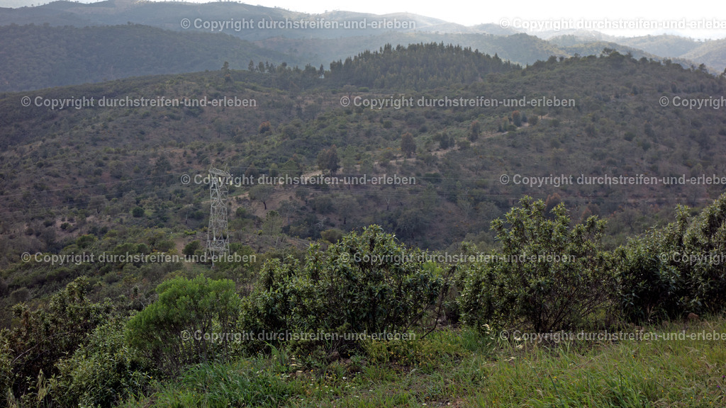 Ausblick vom Miradouro do Caldeirão, Algarve | Ausblick vom Miradouro do Caldeirão, Algarve - Realisiert mit Pictrs.com