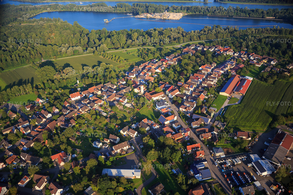 Luftbild: Dorfansicht aus Osten im Ortsteil Helmlingen in Rheinau im Bundesland Baden-Württemberg in Deutschland. Foto: IMG_093131.jpg vom 16.08.2016 durch Werner Riehm/FLY-FOTO.de