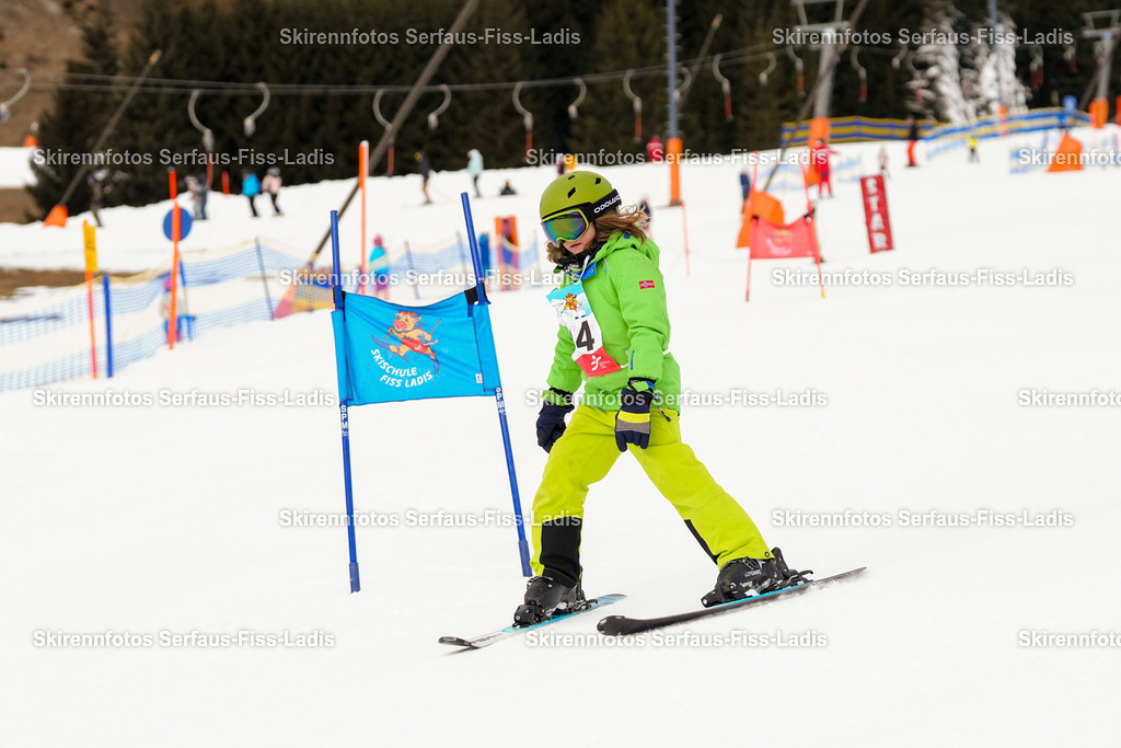 SRF_02.01.2026_0235 | Skirennfotos,Serfaus,Fiss,Ladis,Kinderskirennen,Winter,Tirol,Oberland,skirace,SFL,feelfree,weil wir's genießen,ski,Ski,skifahren,Sonnenplateau, - Realisiert mit Pictrs.com