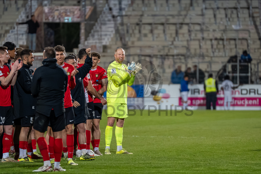 SG Sonnenhof Großaspach vs. SGV Freiberg, Fussball, Regionalliga Suedwest, 30. Spieltag, 22.04.2026 | SG Sonnenhof bedankt sich bei den Fans,SG Sonnenhof Großaspach vs. SGV Freiberg, Fussball, Regionalliga Suedwest, 30. Spieltag, 22.04.2026