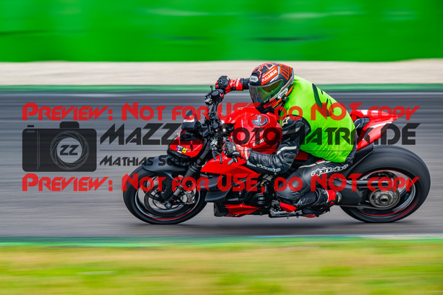 MaZZes_FotoMatrix_240702_6007705_5637 | GELB