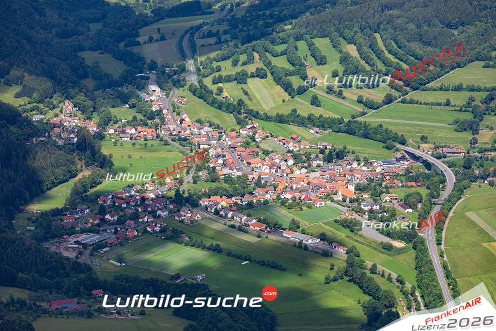 Die Luftbildaufnahme Oberbach - Wildflecken wurde 2019 mittels Flugzeug (keine Drohne) erstellt. Perfekte Schärfe und Druck- Ergebnisse- Garantiert!