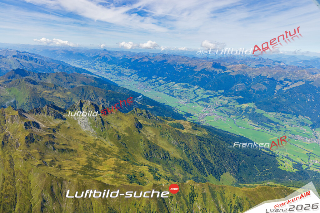 Luftaufnahme von  Pinzgau - Die Luftaufnahme wurde 2025 vom UL-Flugzeug heraus erstellt ( keine Drohne ) - Hochauflösende Luftaufnahme - für professionelle Ausdrucke geeignet. Die Geschenkidee !Mit Lizenz und Bildrechte bestellbar