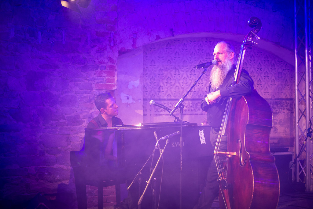 Tango meets Cuba | Tango meets Cuba mit den Klazz Brothers & Cuba Percussion im Forte Belvedere Leisnig zum Festival Hallo Leisnig 2022. - Realisiert mit Pictrs.com