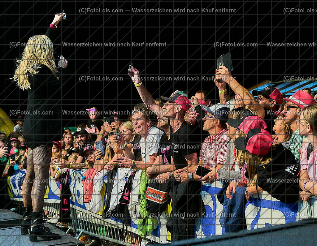 ALP8464_NASCHENWENG_Hollenstein | (C)FotoLois.com, Alois Spandl, Melissa NASCHENWENG auf BERGBAUERNTOUR beim KÖNIGSBERG OPEN AIR in Hollenstein, Sa 2. September 2023.