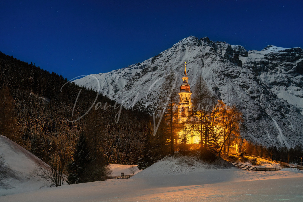 Obernberg | Die schöne Kirche von Obernberg am Brenner bei Vollmond