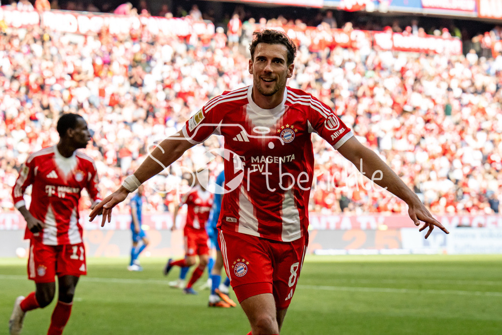 FC Bayern München - 1. FC Heidenheim | MUNICH, GERMANY - 02. MAI: Jubel der Bayern nach dem Treffer zum 2-2 Ausgleich durch Leon GORETZKA (FC Bayern Munich 8) / Tor / Torschuetze / Freude / Happy / während dem Bundesligamatch zwischen dem FC Bayern München und dem 1. FC Heidenheim am 32. Spieltag in der Allianz Arena / DFL REGULATIONS PROHIBIT ANY USE OF PHOTOGRAPHS AS IMAGE SEQUENCES AND/OR QUASI-VIDEO