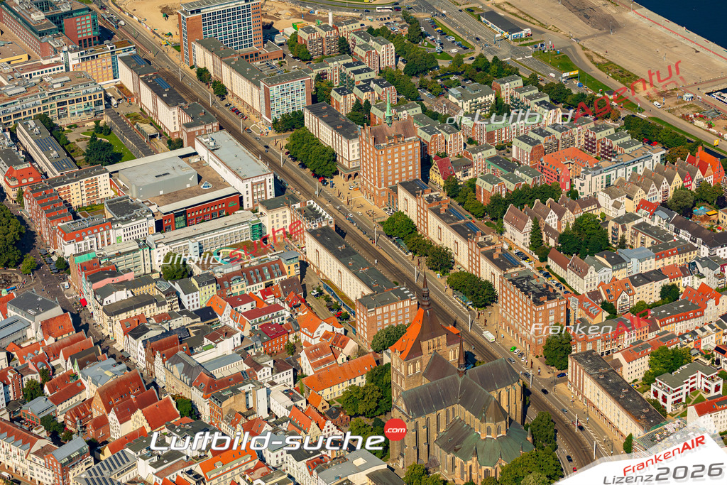 Luftaufnahme Lange Strasse Rostock - Die Luftaufnahme wurde 2025 vom UL-Flugzeug heraus erstellt ( ohne Drohne ) - Hochauflösende Luftaufnahme - für professionelle Ausdrucke geeignet. Die Geschenkidee !Mit Lizenz und Bildrechte bestellbar
