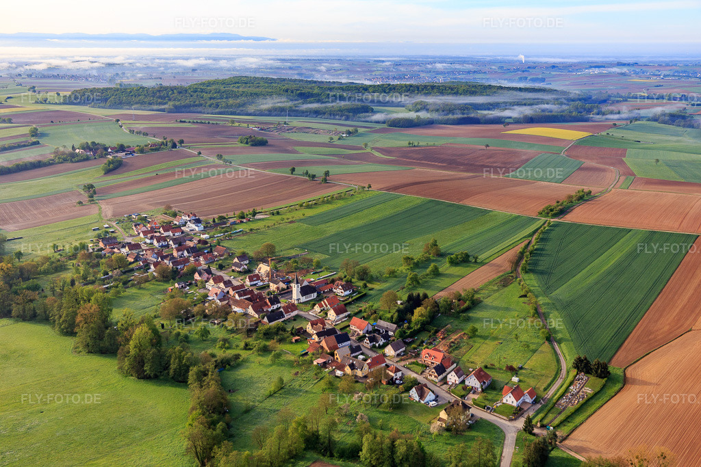 Luftbild: Ortsteil Bremmelbach aus Norden in Cleebourg im Bundesland Bas-Rhin in Frankreich.Foto: IMG_113800.jpg vom 29.04.2019 durch Werner Riehm/FLY-FOTO.deAuflösung des Originals: 5472 x 3648 px