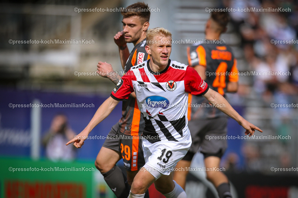 Koe3Liga23092301039 | 23.09.2023, Köln, Fußball, bwin 3. Liga Herren, Sportpark Höhenberg, 7. Spieltag, Saison 2023 2024, FC Viktoria Köln – MSV Duisburg: Torjubel nach dem 2:0 durch Bryan Henning (Viktoria Köln). DFB regulations prohibit any use of photographs as image sequences and or quasi-video.. 
DFB regulations prohibit any use of photographs as image sequences and or quasi-video.