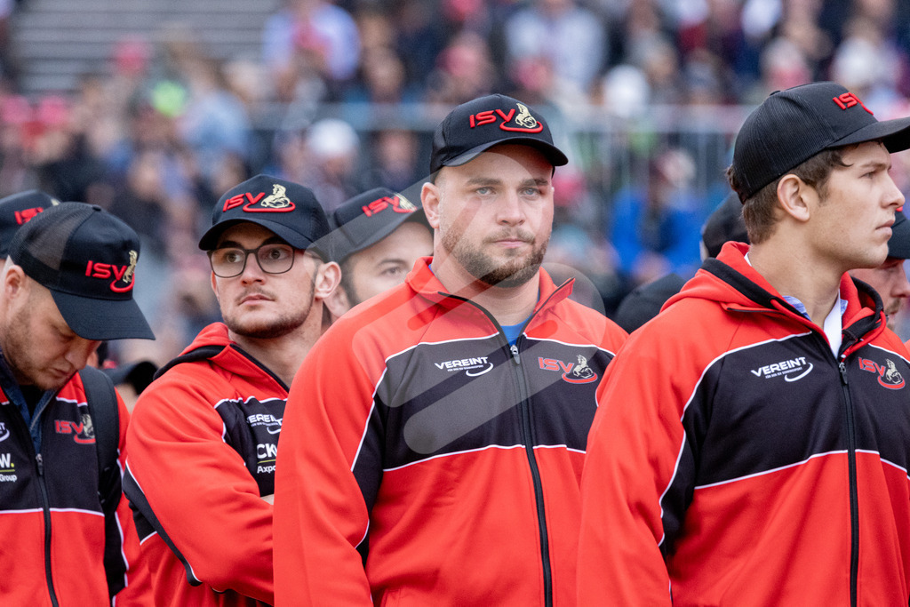 ESAF2025_Einzug_4330 | Die Schwinger des Schwyzer Kantonalen Schwingerverbandes: Fotos, die Dynamik und Leidenschaft festhalten, sowie emotionale Momente aus dem traditionellen Schwingsport zeigen. - Realisiert mit Pictrs.com