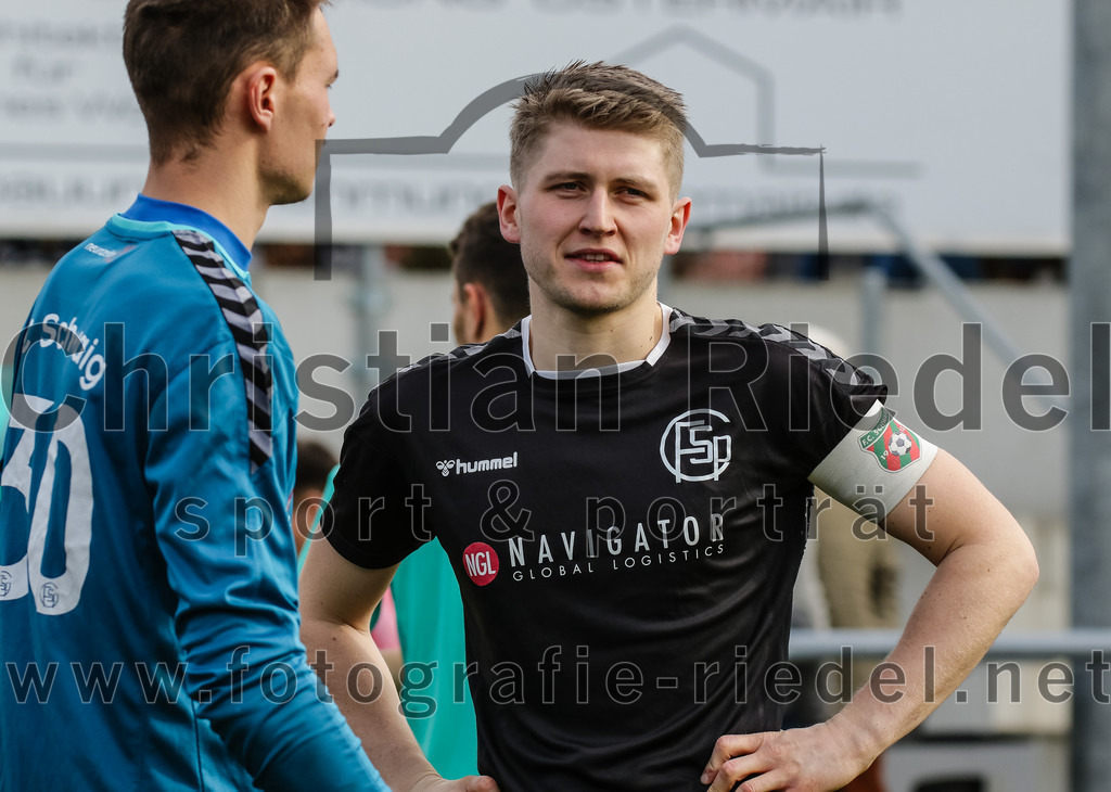 2024-02-24_003_FC_Schwaig_gegen_TSV_1880_Wasserburg | Oberding, Deutschland, 24.02.2024:
Fußball, 2. Runde Qualifikation TOTO-Pokal 2023 / 2024, 1. Spieltag, FC Schwaig gegen TSV 1880 Wasserburg, Endergebnis: 2:3

Torwart Philipp Strunk (FC Schwaig, #30), Tobias Jell (FC Schwaig, #2)

Foto: Christian Riedel / fotografie-riedel.net