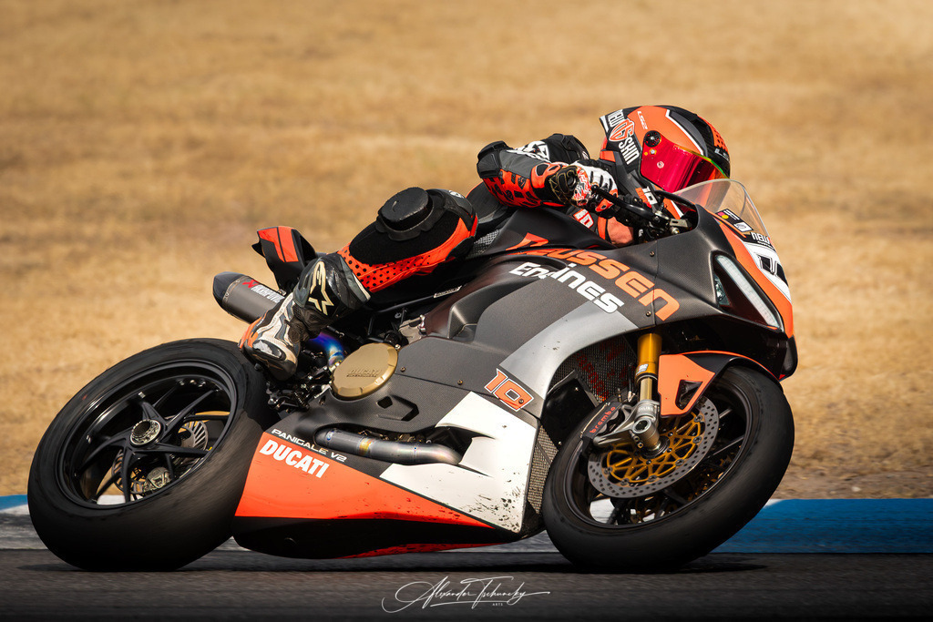 Ducati Trackday Hockenheimring 2026 | Entdecken Sie die faszinierende Welt von Alexander Tschuncky Arts: Kreative Fotografie, atemberaubende Automobilkunst und hochwertiger Bilderdruck. Lassen Sie sich inspirieren! - Realisiert mit Pictrs.com