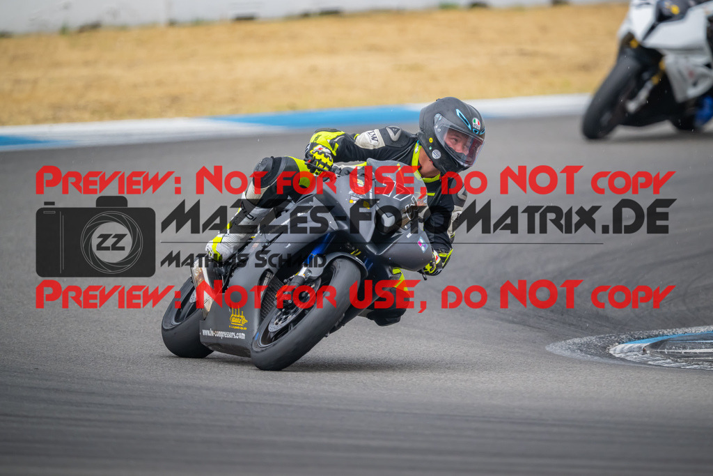 MaZZes-Fotomatrix-20260809-582539 | R1