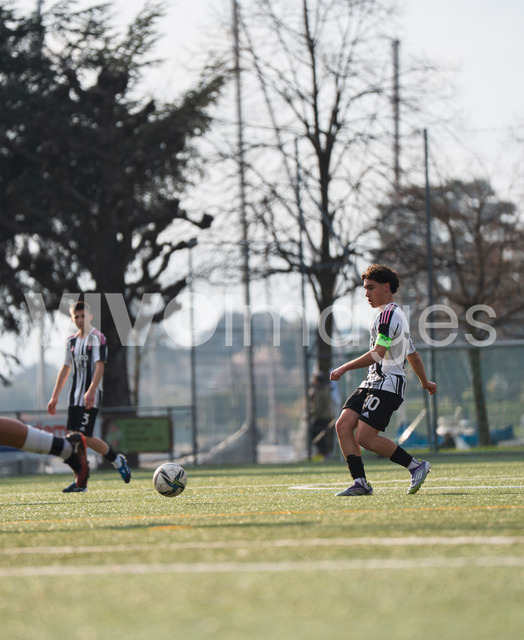 juv_lut_fmachado-0215 | Images from the Juniors B match between Juventus Academy and FC Lutry, played on 18 March 2026 in Lutry, Switzerland, featuring players, coaching staff and match action throughout the game.