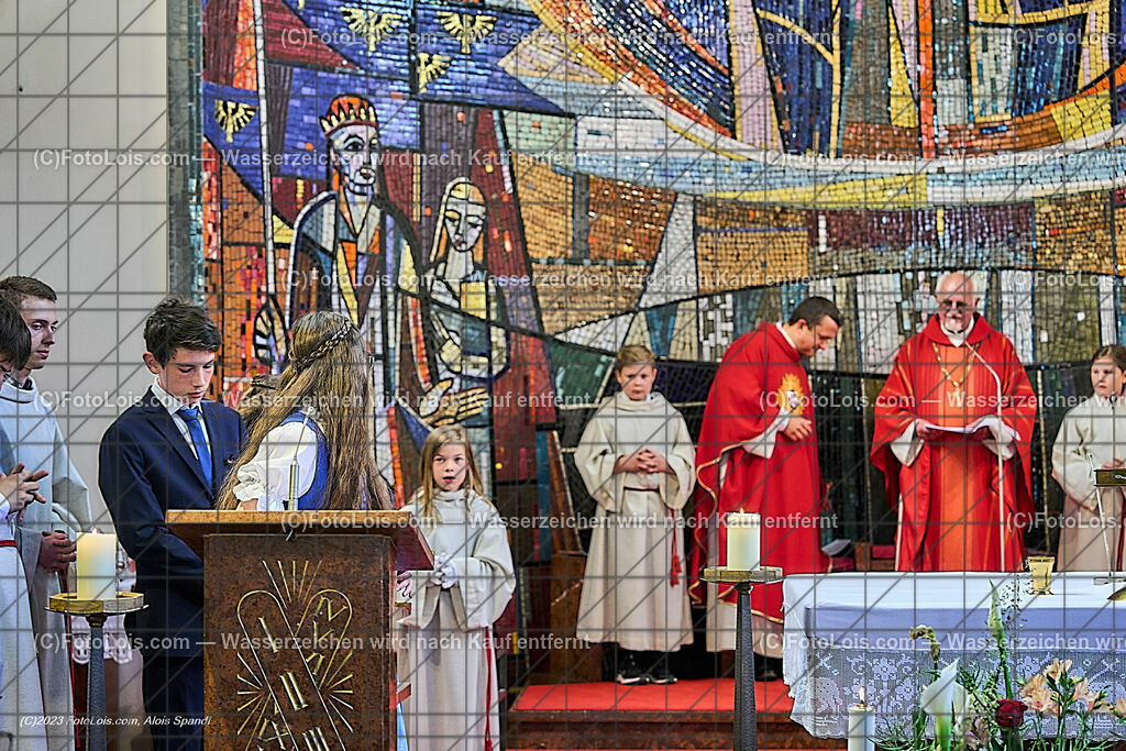 ALP2222_Pfarrfirmung Wieselburg | (C)FotoLois.com, Alois Spandl, Pfarrfirmung in Wieselburg mit Firmspender Eduard Gruber (ehemaliger Generalvikar der Diözese St. Pölten), Sa 3. Juni 2023.