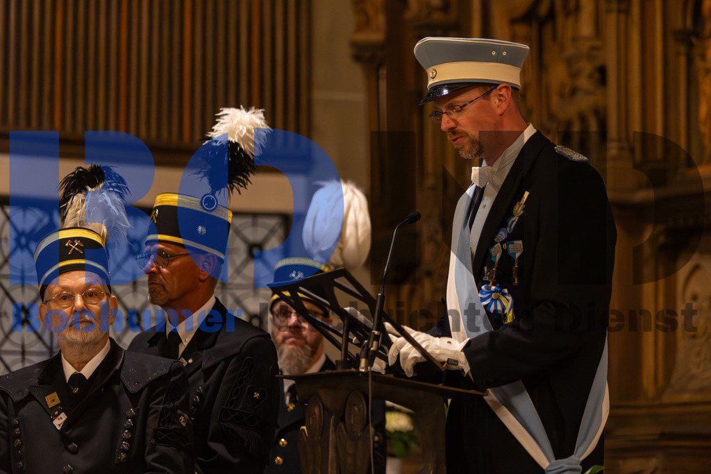 JEM_ZAPMAI20250424-26 | bond - Realisiert mit Pictrs.com