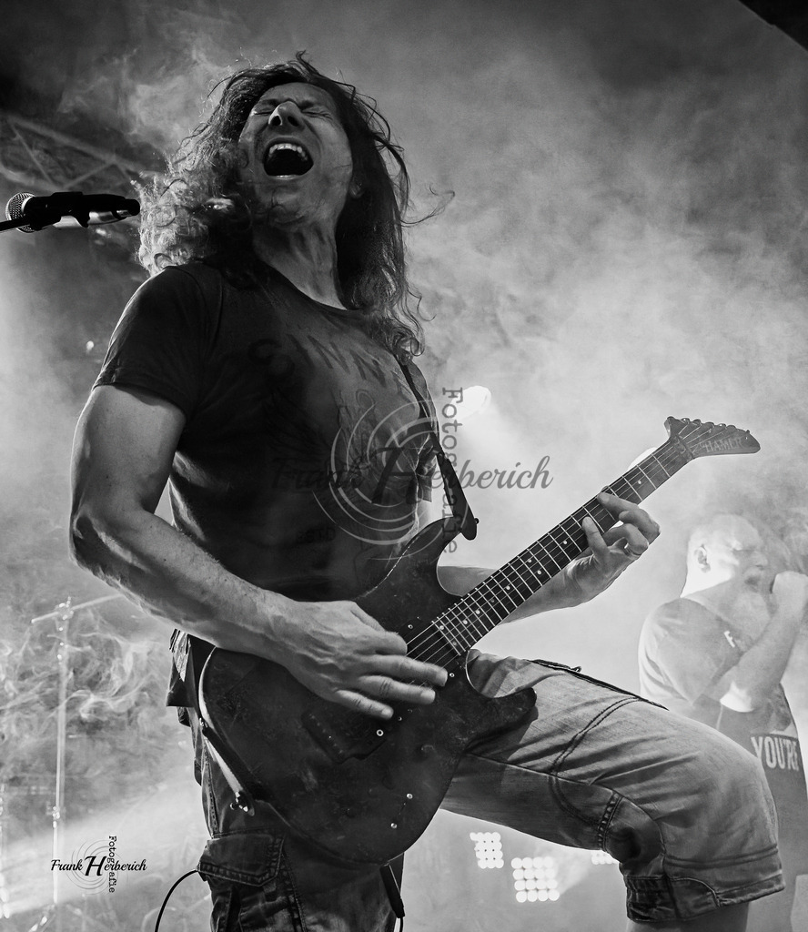 Justice Daudenwinden | Frank Herberich Fotografie, Frank Herberich, Fotografie, Hochzeit, Portrait, St. Peter Ording, Ording, Westerhever, Nordsee, Frank Fotografie, Hardheim,  Odenwald,Walldürn, Band,Eventfotografie - Realisiert mit Pictrs.com