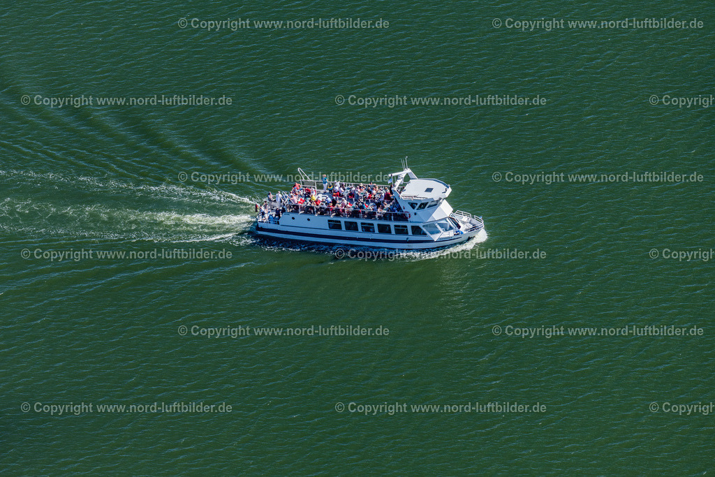 Usedom_MS_Johannes_Ückeritzer_Personenschifffahrt_auf_dem_Achterwasser_ELS_4993100822 | MöNCHGUT 10.08.2022 Fahrgast- Schiff " MS Johannis " auf dem Achterwasser in Peenemünde auf der Insel Usedom im Bundesland Mecklenburg-Vorpommern, Deutschland. // Passenger ship "MS Astor" on the backwaters in Peenemuende on the island of Usedom in the state Mecklenburg - Western Pomerania, Germany. Foto: Martin Elsen
