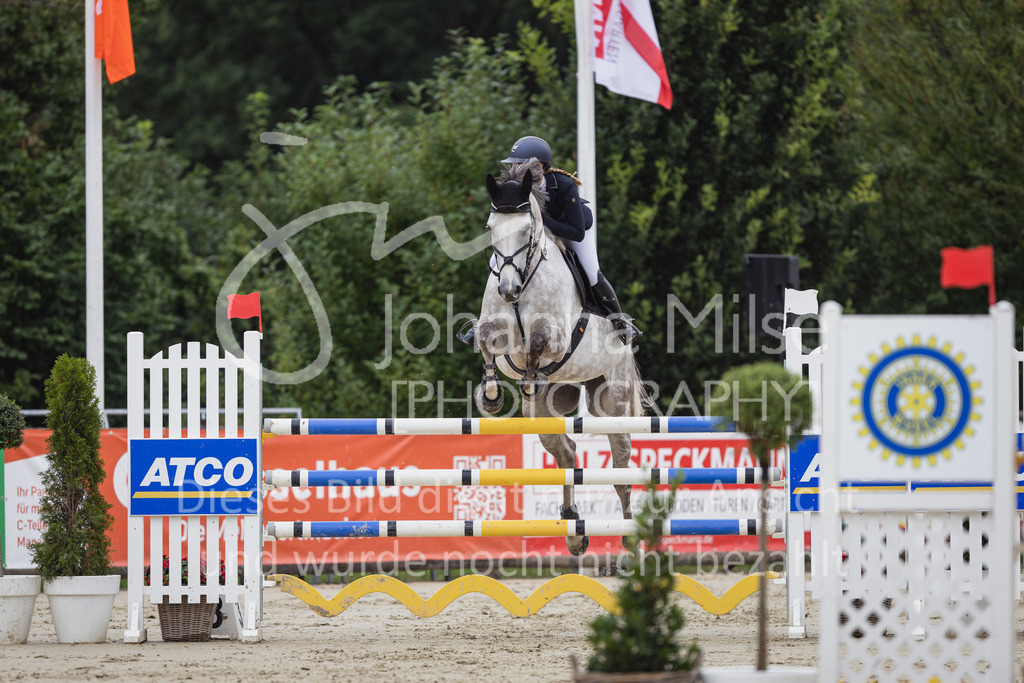 230730_BHO_M2-Spr_1-424 | Deine schönsten Turniermomente als professionelle Fotos! Entdecke hochwertige Pferdesport-Fotografie im Online-Shop. Jetzt Fotos finden & bestellen!